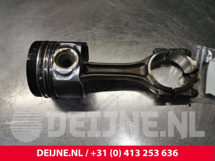 Usados Pistón Volkswagen Crafter 2.5 TDI 30/32/35/46/50 Precio € 181,50 IVA incluido ofrecido por van Deijne Onderdelen Uden B.V.