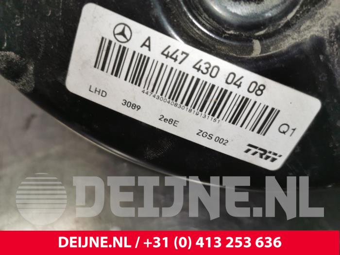 Bremskraftverstärker van een Mercedes-Benz Vito (447.6) 2.2 114 CDI 16V 2018