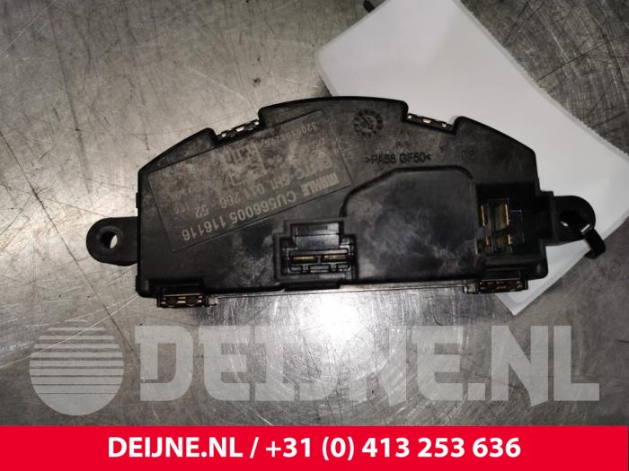 Heater resistor from a Mercedes-Benz Vito (447.6) 2.2 114 CDI 16V 2018