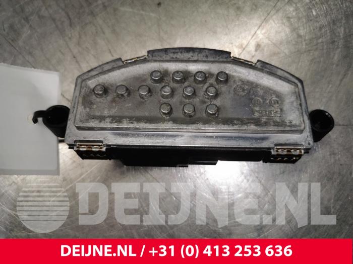 Heater resistor from a Mercedes-Benz Vito (447.6) 2.2 114 CDI 16V 2018