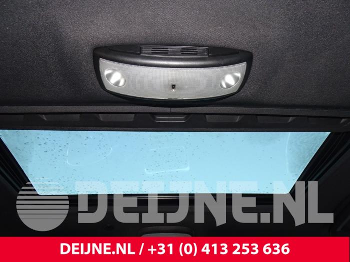 Iluminación interior detrás de un Volvo V60 I (FW/GW) 2.4 D6 20V Plug-in Hybrid AWD 2014