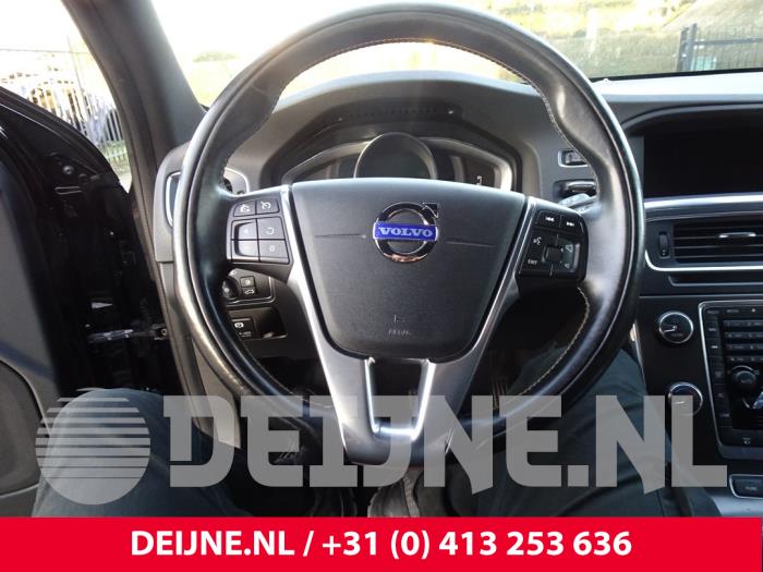 Steering wheel from a Volvo V60 I (FW/GW) 2.4 D6 20V Plug-in Hybrid AWD 2014