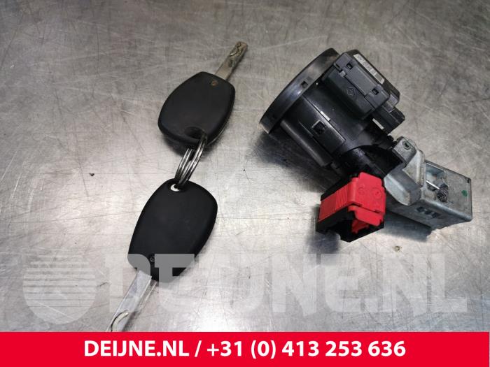 Cerradura de contacto y llave de un Opel Movano 2.3 CDTi 16V FWD 2013