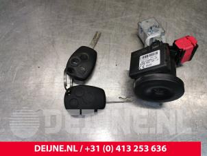 Używane Stacyjka + Kluczyk Opel Movano 2.3 CDTi 16V FWD Cena € 151,25 Z VAT oferowane przez van Deijne Onderdelen Uden B.V.