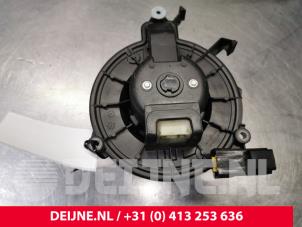 Usagé Moteur de ventilation chauffage Iveco New Daily VI 33S14, 35C14, 35S14 Prix € 60,50 Prix TTC proposé par van Deijne Onderdelen Uden B.V.