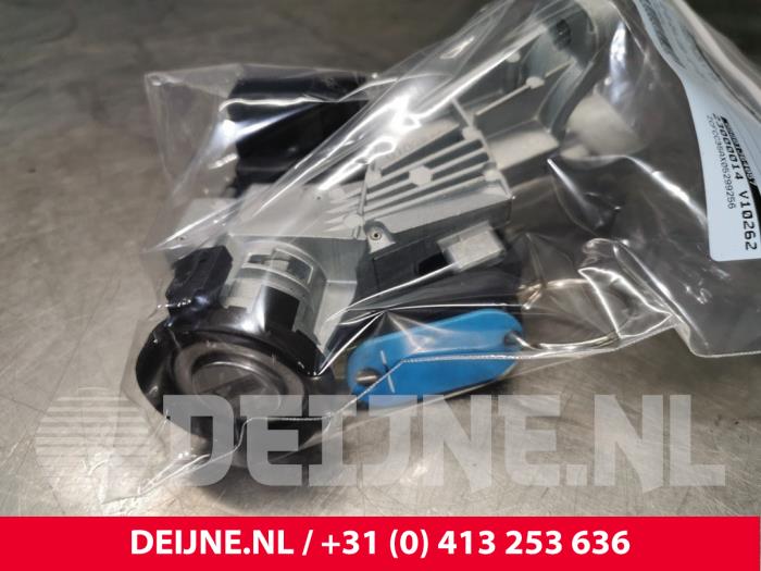 Używane Stacyjka + Kluczyk Iveco New Daily VI 33S14, 35C14, 35S14 Cena € 242,00 Z VAT oferowane przez van Deijne Onderdelen Uden B.V.