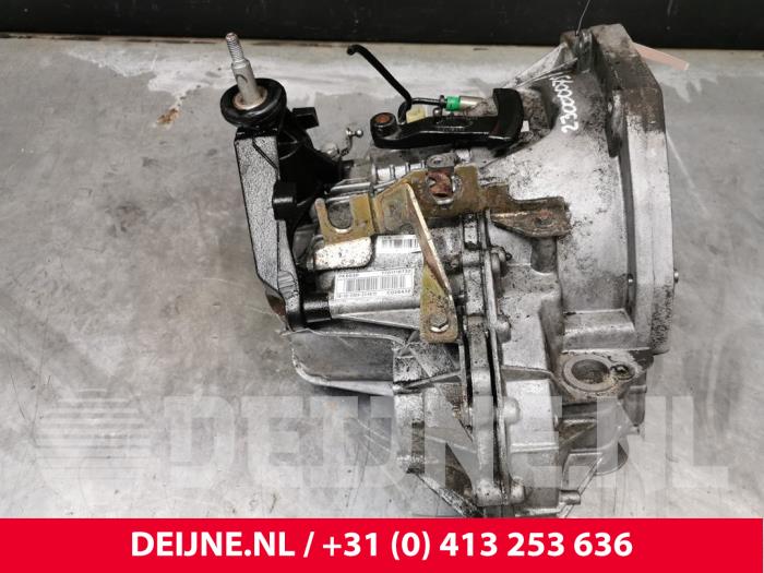 Caja de cambios de un Renault Master III (FD/HD) 2.5 dCi 16V 2004