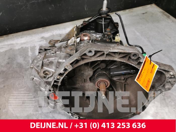 Getriebe van een Renault Master III (FD/HD) 2.5 dCi 16V 2004