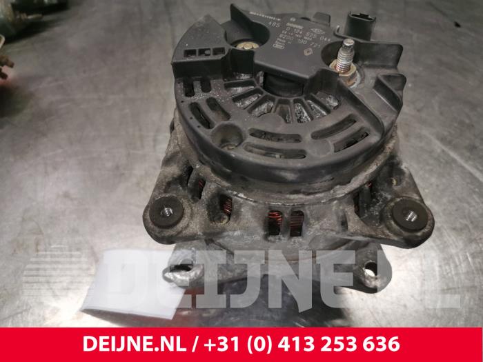 Usagé Dynamo Renault Master II (FD/HD) 2.5 dCi 16V Prix € 48,40 Prix TTC proposé par van Deijne Onderdelen Uden B.V.