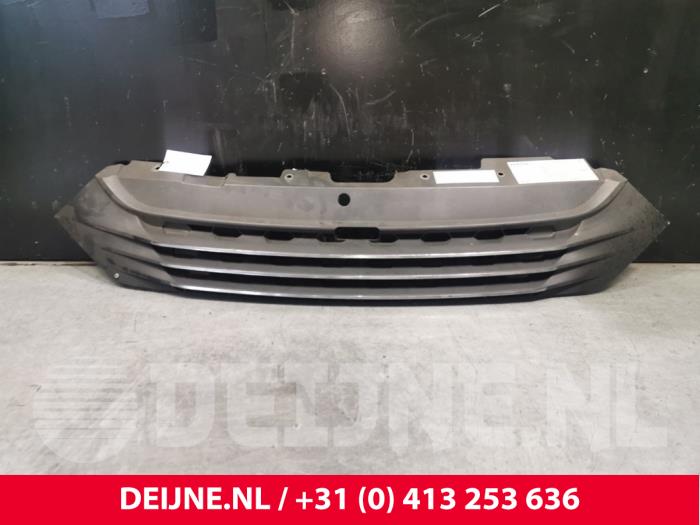 Grille from a Iveco New Daily VI 33S14, 35C14, 35S14 2014