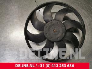 Usagé Moto ventilateur Opel Movano 2.3 CDTi 16V FWD Prix € 96,80 Prix TTC proposé par van Deijne Onderdelen Uden B.V.