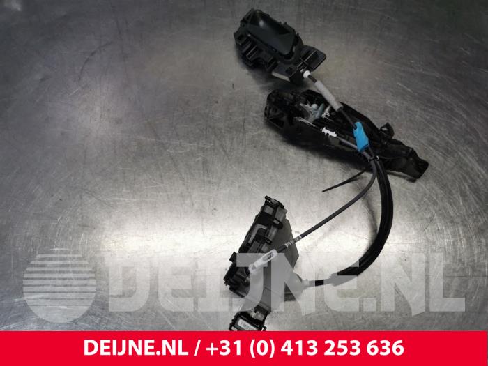 Serrure portière mécanique 2portes droite d'un Citroën Berlingo 1.5 BlueHDi 100 2018