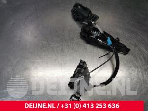 Usagé Serrure portière mécanique 2portes droite Citroen Berlingo 1.5 BlueHDi 100 Prix € 60,50 Prix TTC proposé par van Deijne Onderdelen Uden B.V.