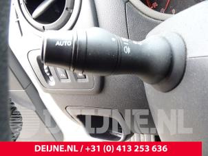 Używane Przelacznik kierunkowskazu Opel Movano 2.3 CDTi 16V FWD Cena na żądanie oferowane przez van Deijne Onderdelen Uden B.V.