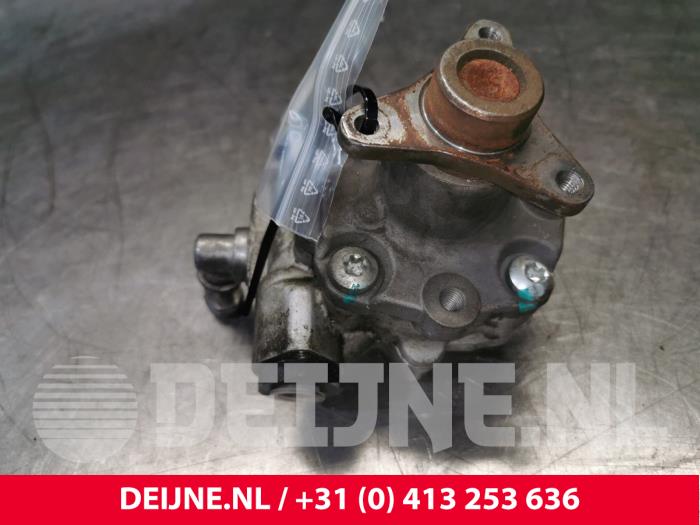 Usagé Pompe de direction Opel Movano 2.3 CDTi 16V FWD Prix € 133,10 Prix TTC proposé par van Deijne Onderdelen Uden B.V.