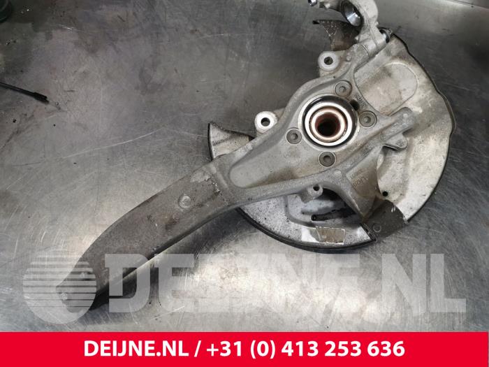 Knuckle, front left from a Volvo XC60 II (UZ) 2.0 T5 16V AWD 2018