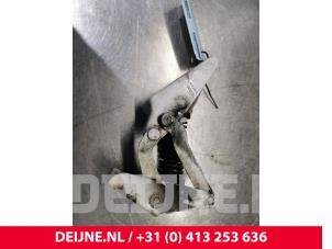 Gebrauchte Motorhaube Scharnier Iveco New Daily VI 33S14, 35C14, 35S14 Preis € 36,30 Mit Mehrwertsteuer angeboten von van Deijne Onderdelen Uden B.V.