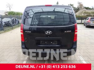 Used Rear bumper Hyundai H-300 2.5 CRDi Price € 121,00 Inclusive VAT offered by van Deijne Onderdelen Uden B.V.