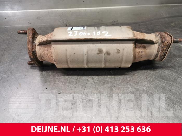 Usagé Catalyseur Hyundai H-300 2.5 CRDi Prix € 181,50 Prix TTC proposé par van Deijne Onderdelen Uden B.V.