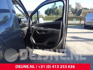 Usados Ventanilla de puerta de 2 puertas derecha Toyota ProAce City 1.2 VVT-i 110 Precio de solicitud ofrecido por van Deijne Onderdelen Uden B.V.