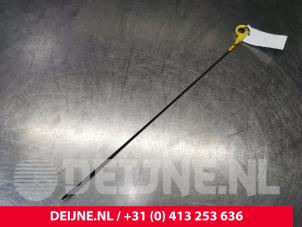 Used Oil dipstick Audi A3 Sportback (8VA/8VF) 1.4 16V g-tron Price € 15,00 Margin scheme offered by van Deijne Onderdelen Uden B.V.