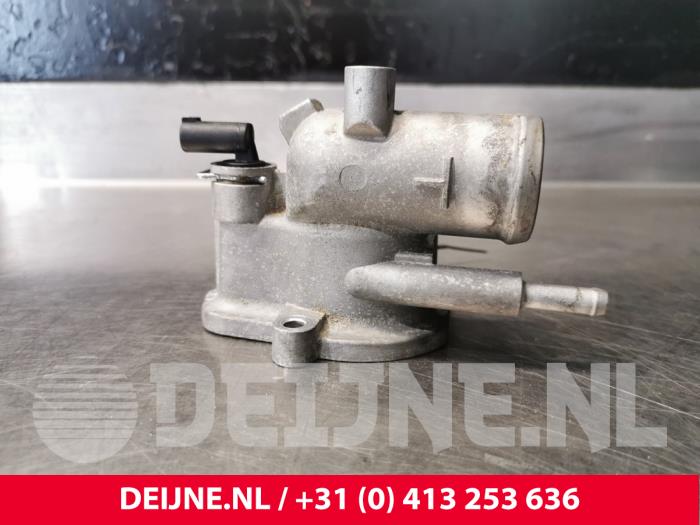 Gebrauchte Thermostatgehäuse Mercedes E (W211) 2.7 E-270 CDI 20V Preis € 24,20 Mit Mehrwertsteuer angeboten von van Deijne Onderdelen Uden B.V.
