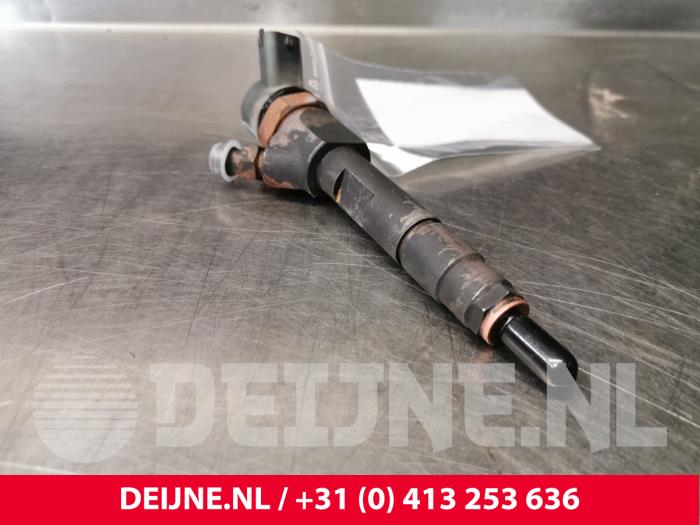 Injector (diesel) from a Nissan Primastar 1.9 dCi 100 2003