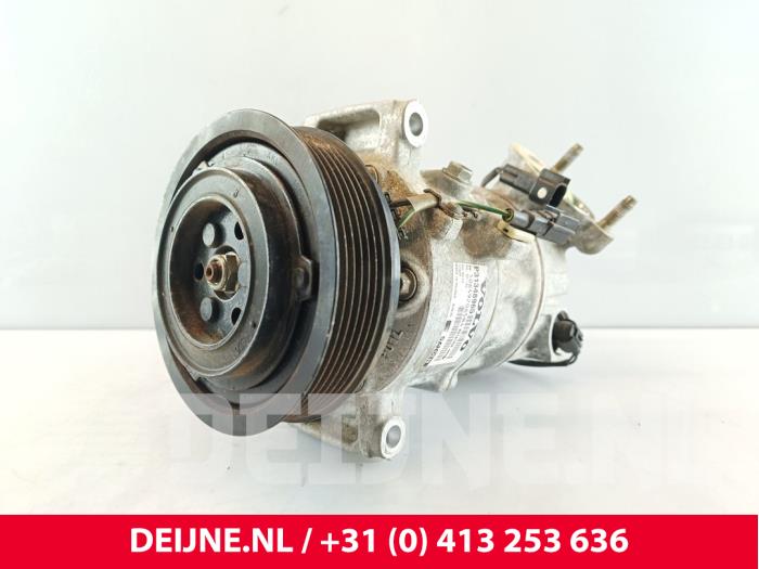 Usagé Compresseur de clim Volvo V40 (MV) 2.0 T3 16V Prix € 100,00 Règlement à la marge proposé par van Deijne Onderdelen Uden B.V.