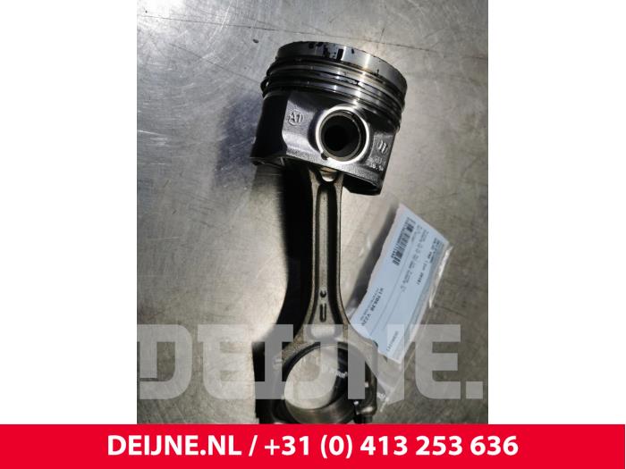 Używane Korbowód Volvo V60 I (FW/GW) 2.0 D2 16V Cena € 100,00 Procedura marży oferowane przez van Deijne Onderdelen Uden B.V.