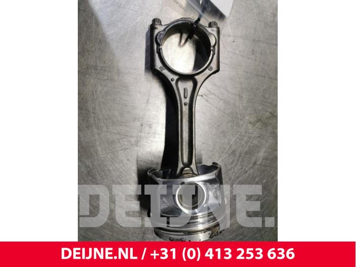 Używane Korbowód Volvo V60 I (FW/GW) 2.0 D2 16V Cena € 100,00 Procedura marży oferowane przez van Deijne Onderdelen Uden B.V.