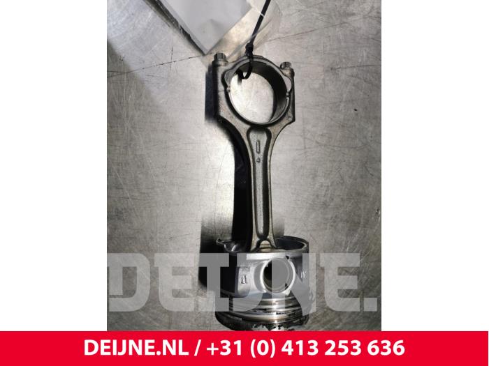 Używane Korbowód Volvo V60 I (FW/GW) 2.0 D2 16V Cena € 100,00 Procedura marży oferowane przez van Deijne Onderdelen Uden B.V.
