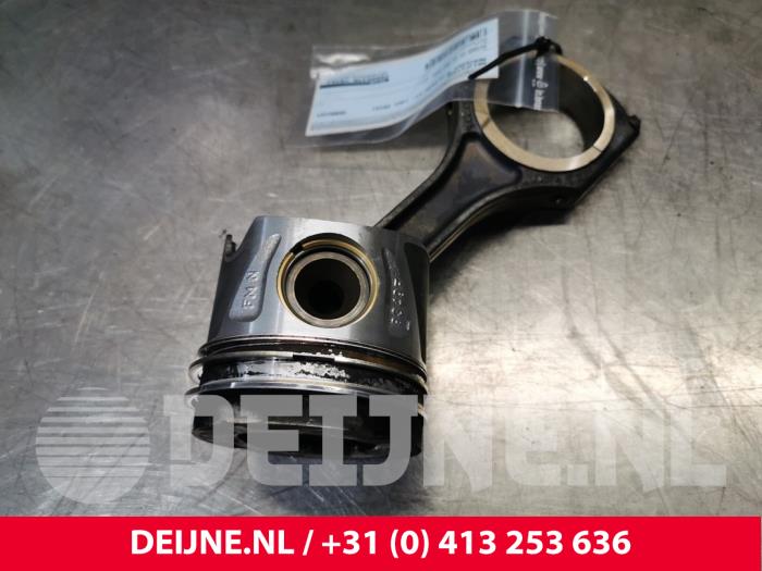 Usagé Bielle Mercedes ML III (166) 2.1 ML-250 CDI 16V BlueTEC 4-Matic Prix € 75,00 Règlement à la marge proposé par van Deijne Onderdelen Uden B.V.