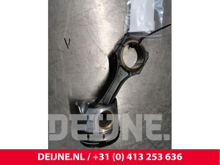 Usagé Bielle Mercedes ML III (166) 2.1 ML-250 CDI 16V BlueTEC 4-Matic Prix € 75,00 Règlement à la marge proposé par van Deijne Onderdelen Uden B.V.