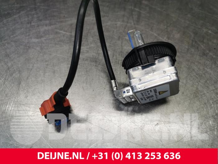 Xenonlampa från en Tesla Model S 85D 2015