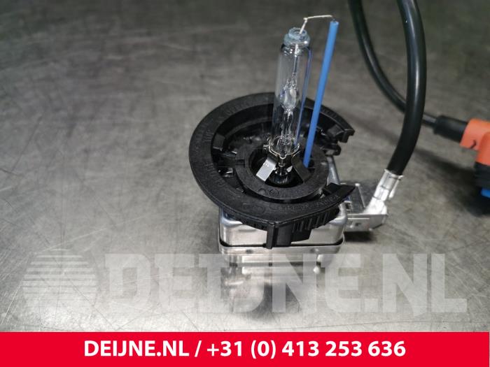 Xenonlampa från en Tesla Model S 85D 2015