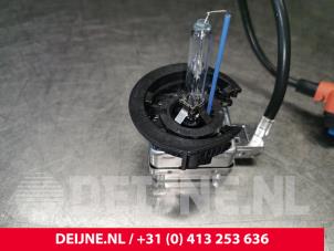 Used Xenon bulb Tesla Model S 85D Price on request offered by van Deijne Onderdelen Uden B.V.