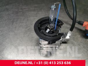 Begagnade Xenonlampa Tesla Model S 85D Pris € 30,25 Inklusive moms erbjuds av van Deijne Onderdelen Uden B.V.