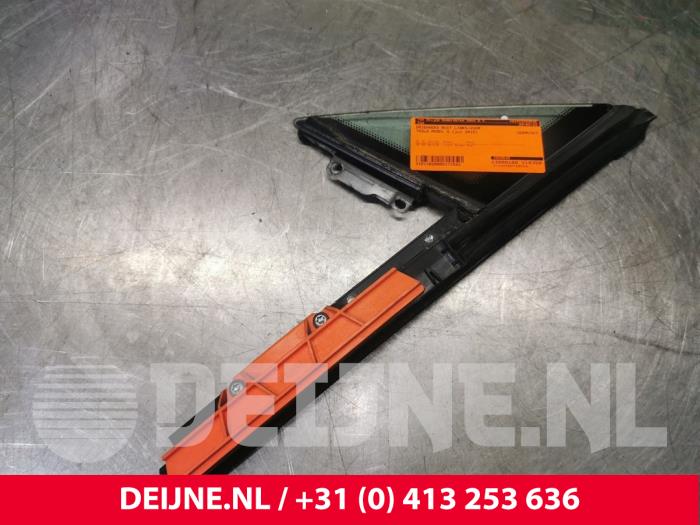 Usados Ventanilla triangular izquierda delante Tesla Model S 85D Precio € 48,40 IVA incluido ofrecido por van Deijne Onderdelen Uden B.V.