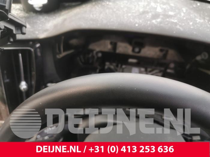 Steering wheel from a Volvo V60 II (ZW) 2.0 B4 16V Mild Hybrid 2022