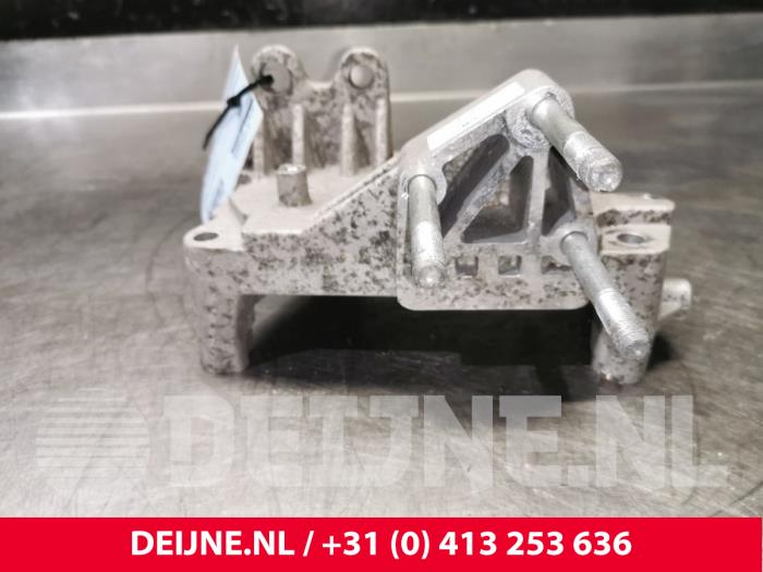 Used Engine mount Opel Combo 1.3 CDTI 16V ecoFlex Price € 42,35 Inclusive VAT offered by van Deijne Onderdelen Uden B.V.