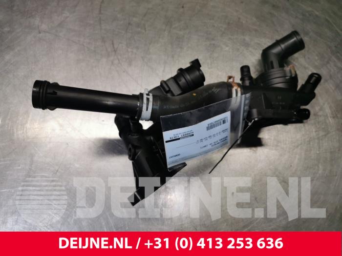 Boîtier thermostat d'un Mercedes-Benz Vito (447.6) 1.6 111 CDI 16V 2017