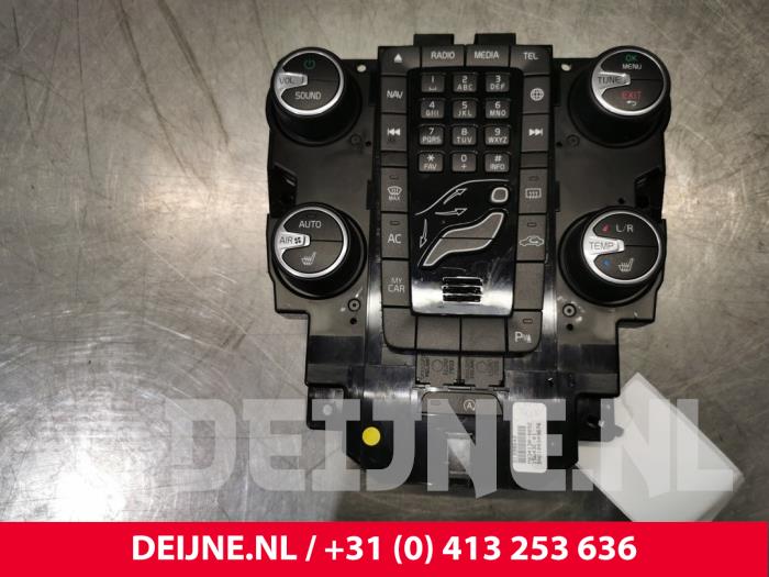 Heater control panel from a Volvo V40 (MV) 2.0 D2 16V 2015
