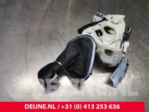 Used Gear stick Renault Trafic (1FL/2FL/3FL/4FL) 2.0 dCi 16V 145 Price € 90,75 Inclusive VAT offered by van Deijne Onderdelen Uden B.V.