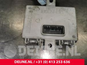 Używane Modul nawigacji Renault Trafic (1FL/2FL/3FL/4FL) 2.0 dCi 16V 145 Cena € 48,40 Z VAT oferowane przez van Deijne Onderdelen Uden B.V.