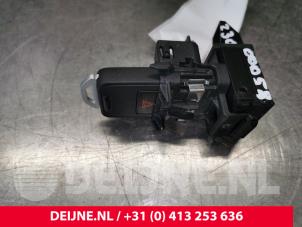Used Electronic ignition key Volvo V40 (MV) 2.0 D2 16V Price € 40,00 Margin scheme offered by van Deijne Onderdelen Uden B.V.