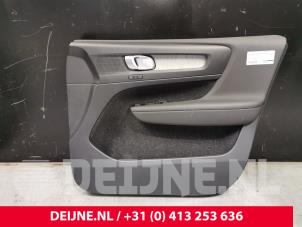 Używane Tapicerka drzwi prawych przednich wersja 4-drzwiowa Volvo XC40 (XZ) 1.5 T3 Twin Engine 12V Cena € 125,00 Procedura marży oferowane przez van Deijne Onderdelen Uden B.V.