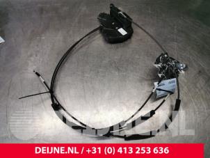 Usagé Mécanique de verrouillage porte coulissante droite Opel Vivaro 1.6 CDTI 90 Prix € 90,75 Prix TTC proposé par van Deijne Onderdelen Uden B.V.