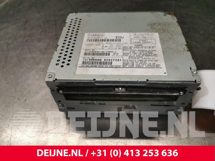Używane Odtwarzacz CD Volvo V70 (BW) 2.4 D 20V Cena € 50,00 Procedura marży oferowane przez van Deijne Onderdelen Uden B.V.