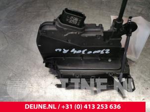 Gebrauchte Türschlossmechanik 2-türig rechts Renault Trafic (1FL/2FL/3FL/4FL) 2.0 dCi 16V 170 Preis € 54,45 Mit Mehrwertsteuer angeboten von van Deijne Onderdelen Uden B.V.