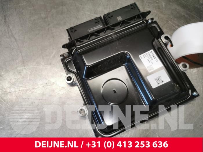 Engine management computer from a Volvo V60 II (ZW) 2.0 D4 16V 2019
